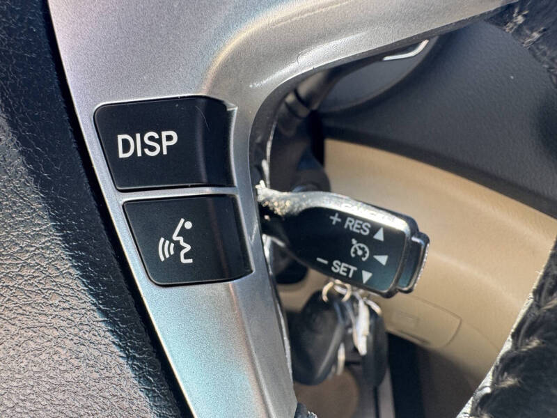 2011 Toyota Highlander SE