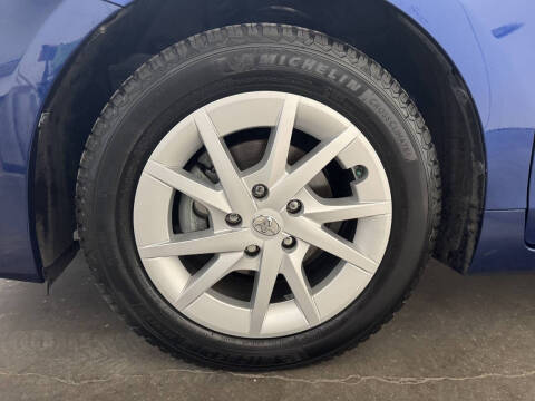 2014 Toyota Prius v Two
