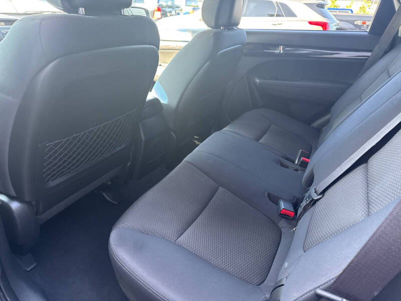 2011 Kia Sorento LX