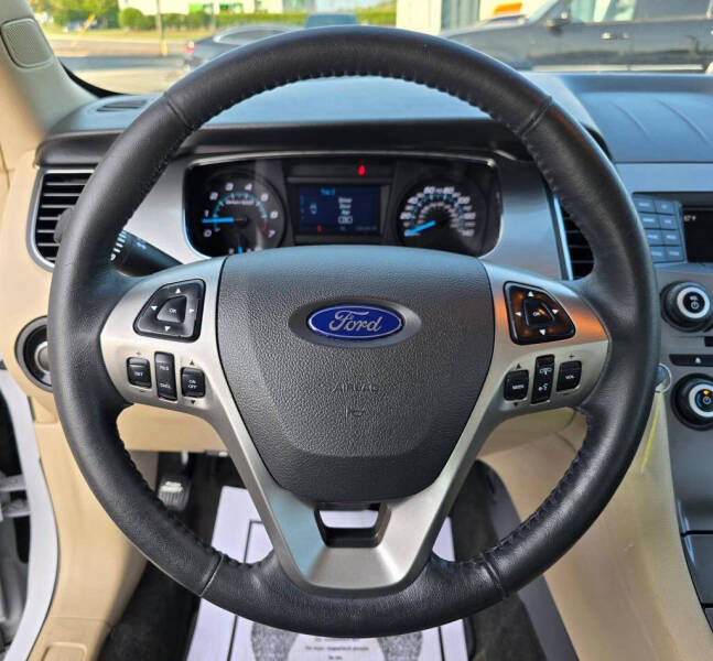 2014 Ford Taurus SEL