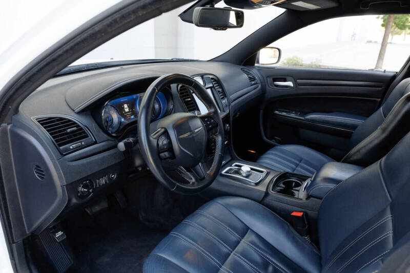 2016 Chrysler 300