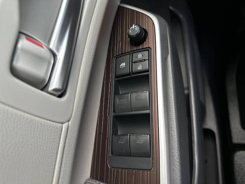 2024 Toyota Sienna XLE 8-Passenger