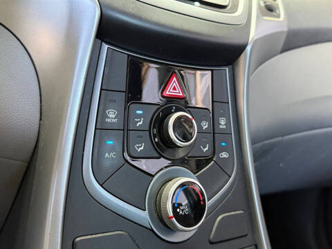 2014 Hyundai Elantra SE