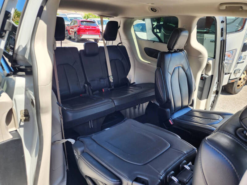 2022 Chrysler Pacifica Touring L