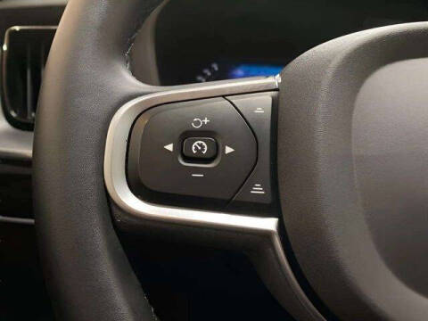 2025 Volvo XC60 B5 Core Dark Theme