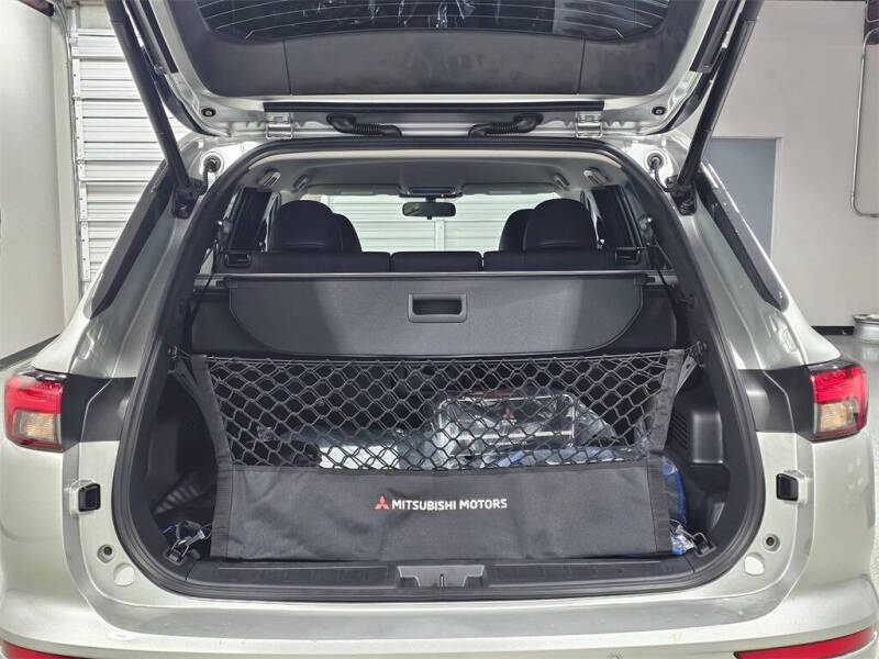 2025 Mitsubishi Outlander PHEV SE