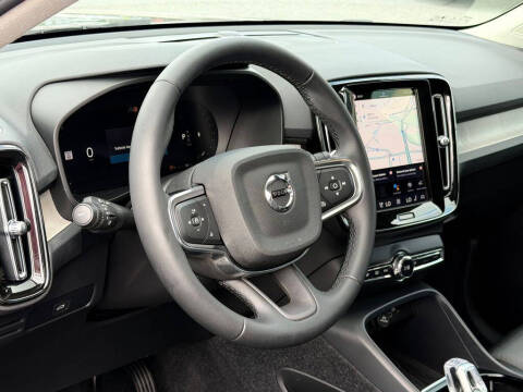 2023 Volvo XC40 B5 Plus Bright Theme