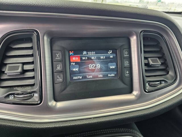 2015 Dodge Challenger SXT