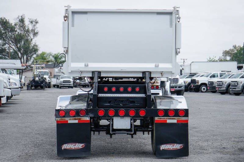 2020 Peterbilt 389