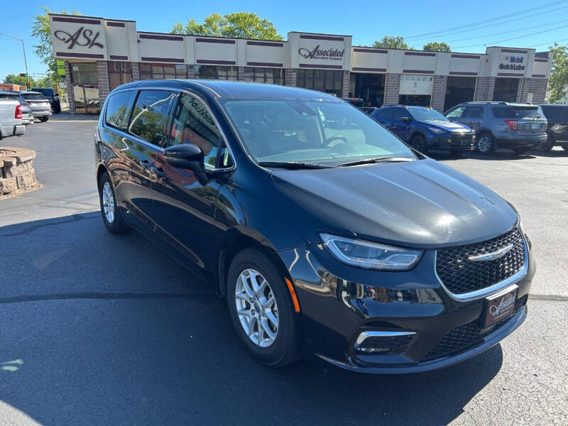 2023 Chrysler Pacifica Touring L