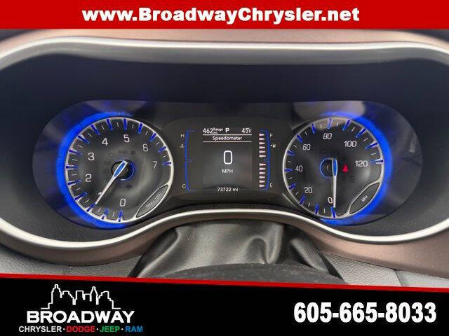 2023 Chrysler Voyager LX
