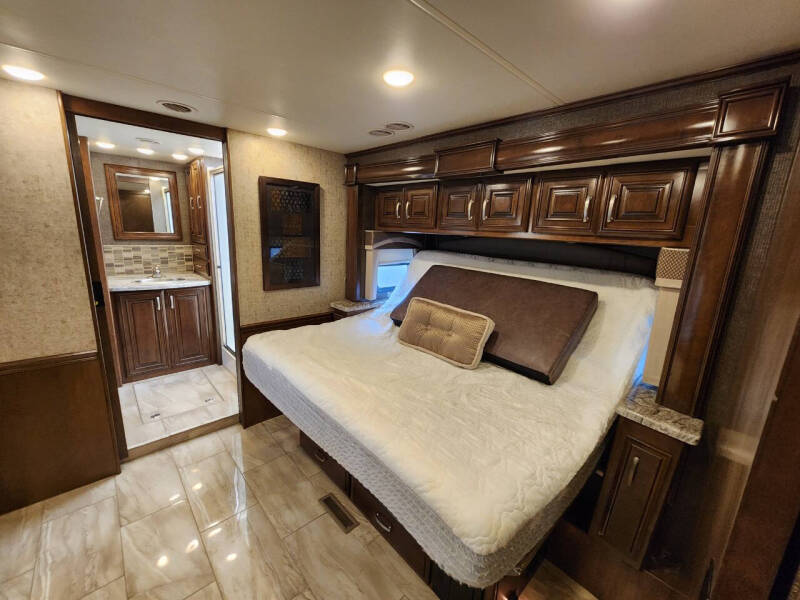 2017 Thor Motor Coach ARIA 3901