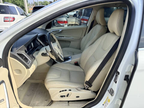 2016 Volvo XC60 T5 Drive-E Platinum