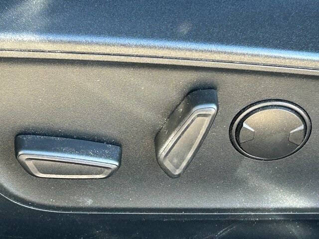 2022 Ford Escape Hybrid Titanium