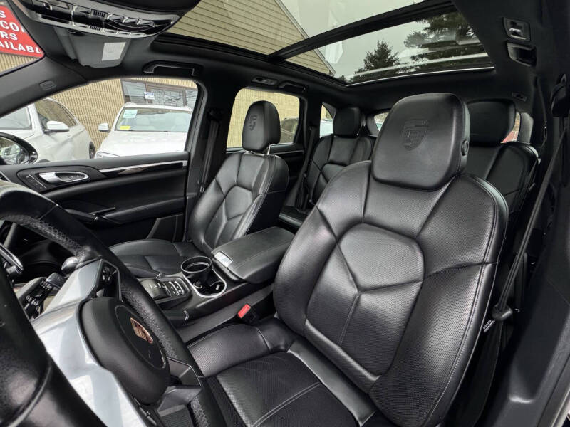 2017 Porsche Cayenne S E-Hybrid Platinum Edition