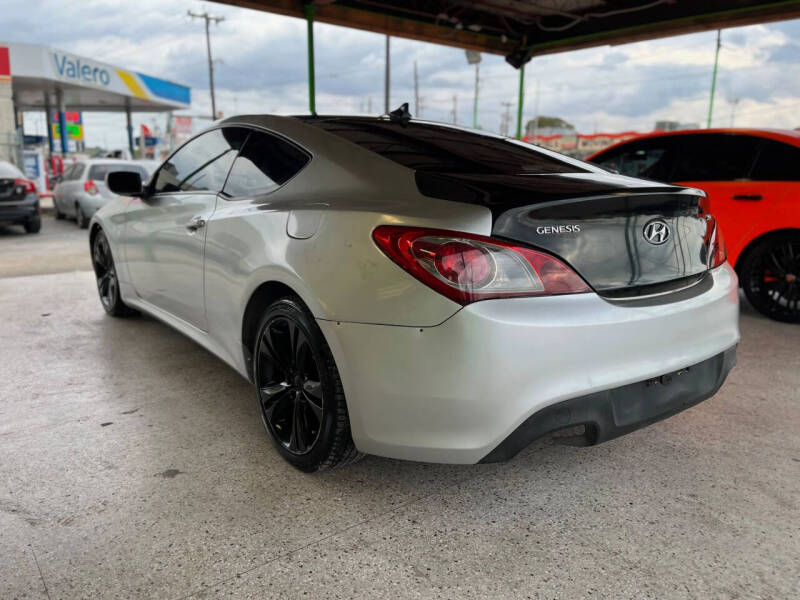 2010 Hyundai Genesis Coupe 2.0T Premium