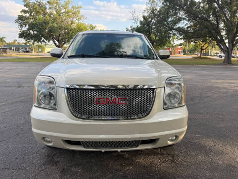 2014 GMC Yukon for sale at Hilux LLC Auto Sales in Fort Myers FL