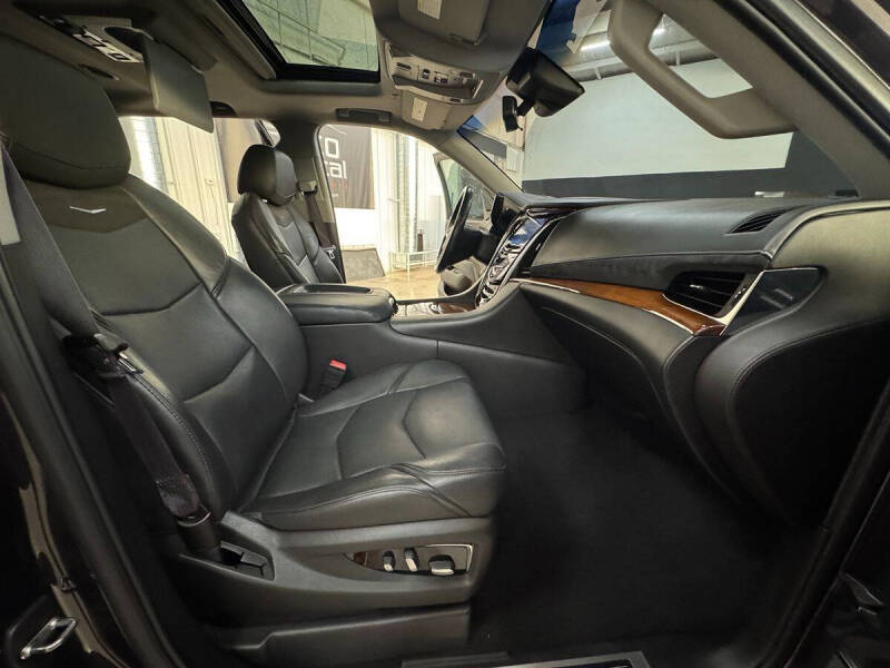 2017 Cadillac Escalade Luxury