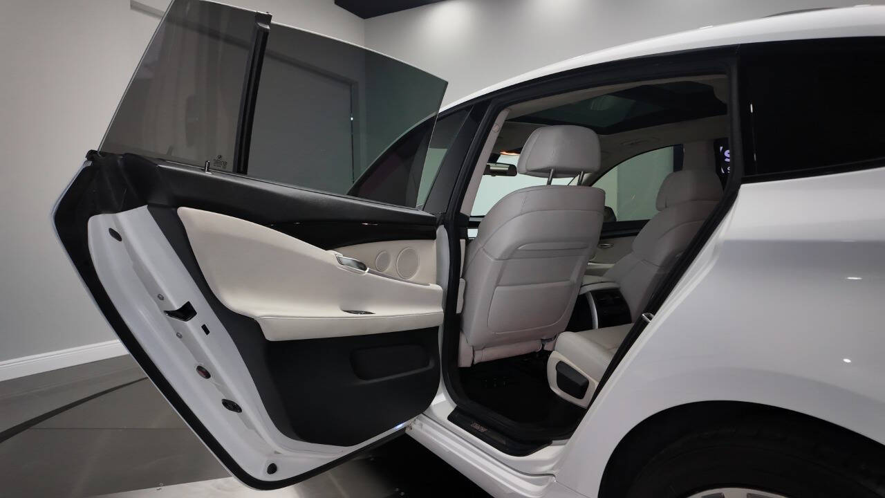 2012 BMW 5 Series 43