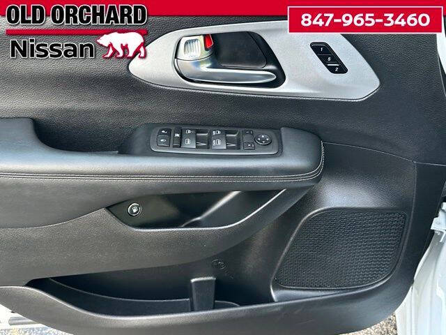 2024 Chrysler Pacifica Plug-In Hybrid Select