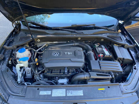 2017 Volkswagen Passat 1.8T R-Line