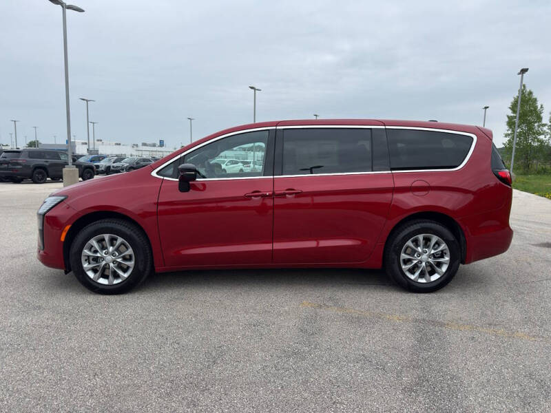 2027 Chrysler Pacifica Select