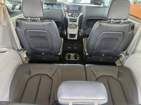 2017 Chrysler Pacifica Touring-L