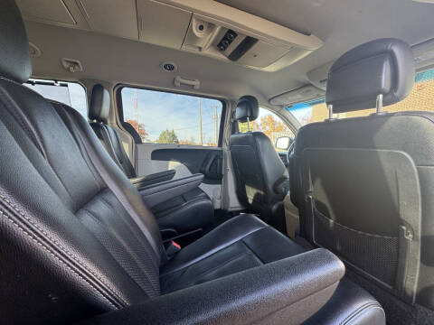 2014 Chrysler Town and Country Touring-L