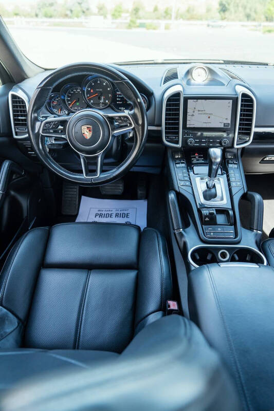 2017 Porsche Cayenne Platinum Edition