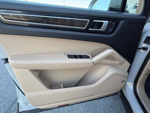 2022 Porsche Cayenne E-Hybrid Platinum Edition