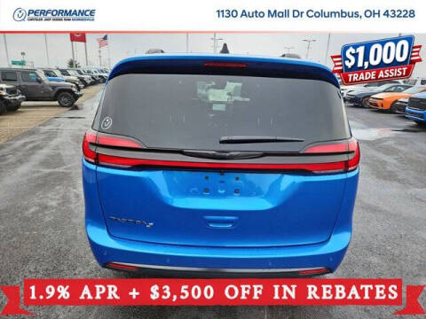 2026 Chrysler Pacifica Select