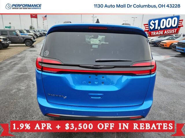 2026 Chrysler Pacifica Select