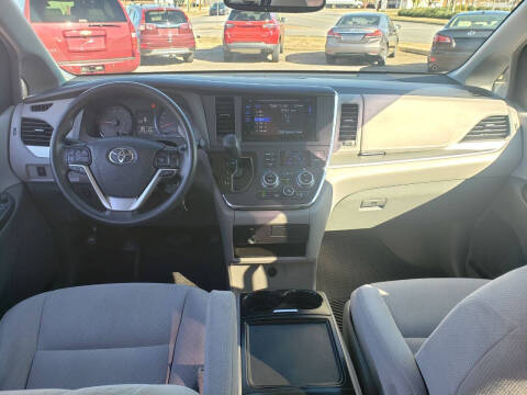 2015 Toyota Sienna LE 7-Passenger