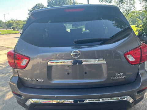 2017 Nissan Pathfinder Platinum
