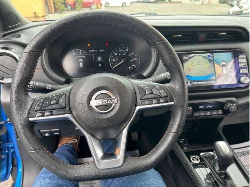 2023 Nissan Kicks SR