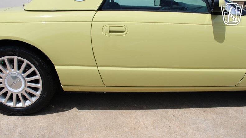 2005 Ford Thunderbird