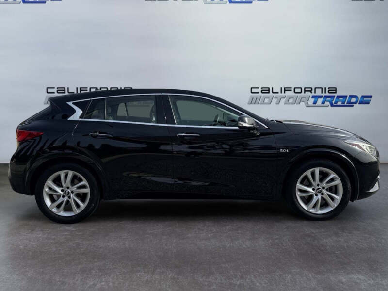 2018 Infiniti QX30 Luxury