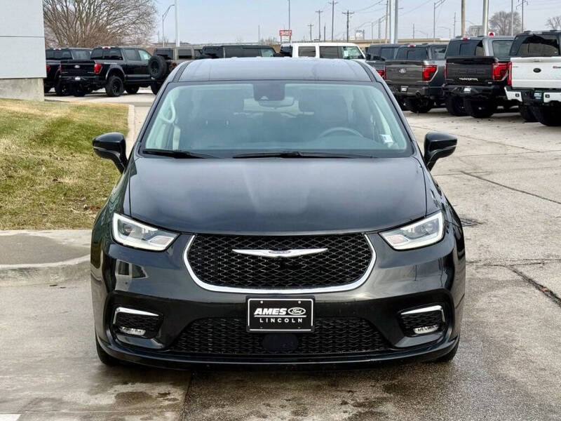 2024 Chrysler Pacifica Plug-In Hybrid Select