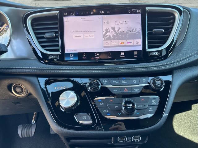 2025 Chrysler Pacifica Select