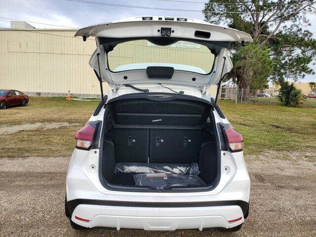 2024 Nissan Kicks SR