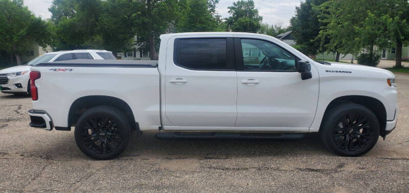Used 2021 Chevrolet Silverado 1500 RST with VIN 1GCUYEED2MZ430990 for sale in Milbank, SD