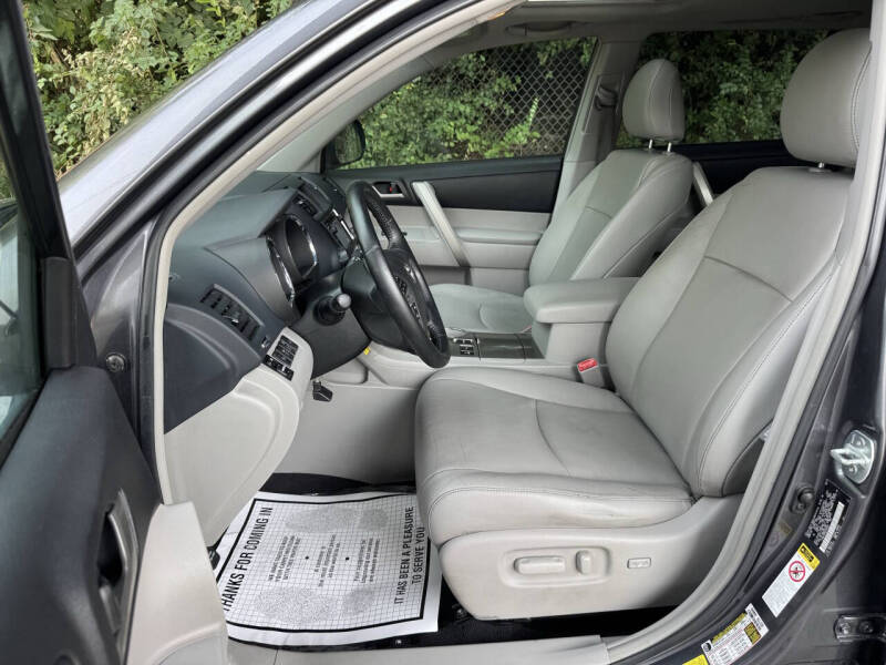 2013 Toyota Highlander SE