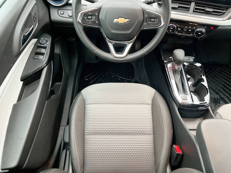 2025 Chevrolet Trax LT