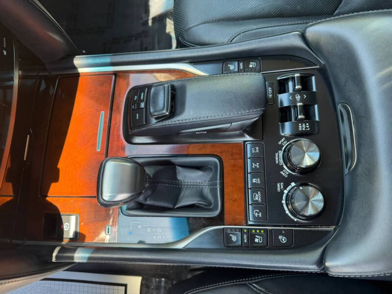 2017 Lexus LX 570