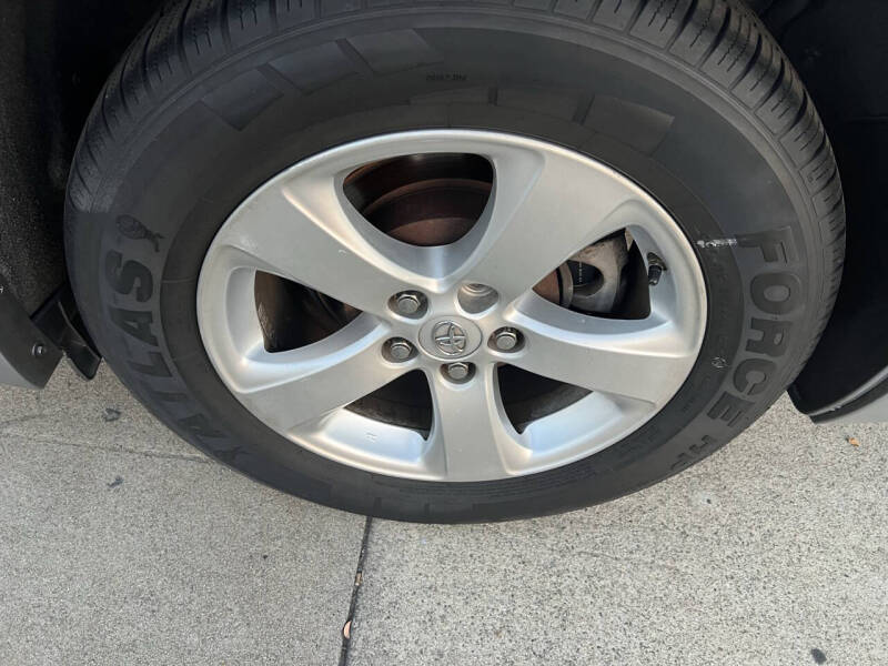 2013 Toyota Sienna LE 7-Passenger Auto Access Seat