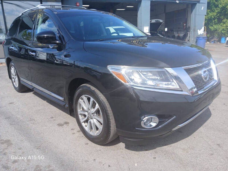 2016 Nissan Pathfinder SL's photo