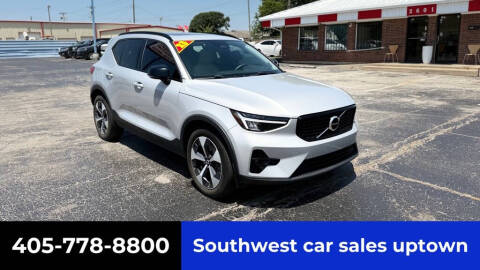 2023 Volvo XC40 B5 Plus Dark Theme