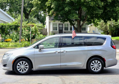 2017 Chrysler Pacifica Touring-L
