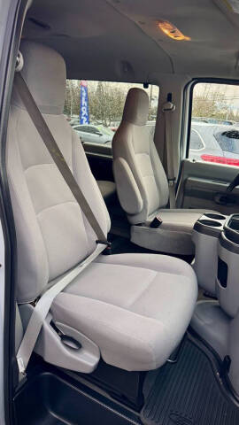 2013 Ford E-Series E-350 SD XLT