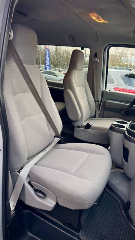 2013 Ford E-Series E-350 SD XLT